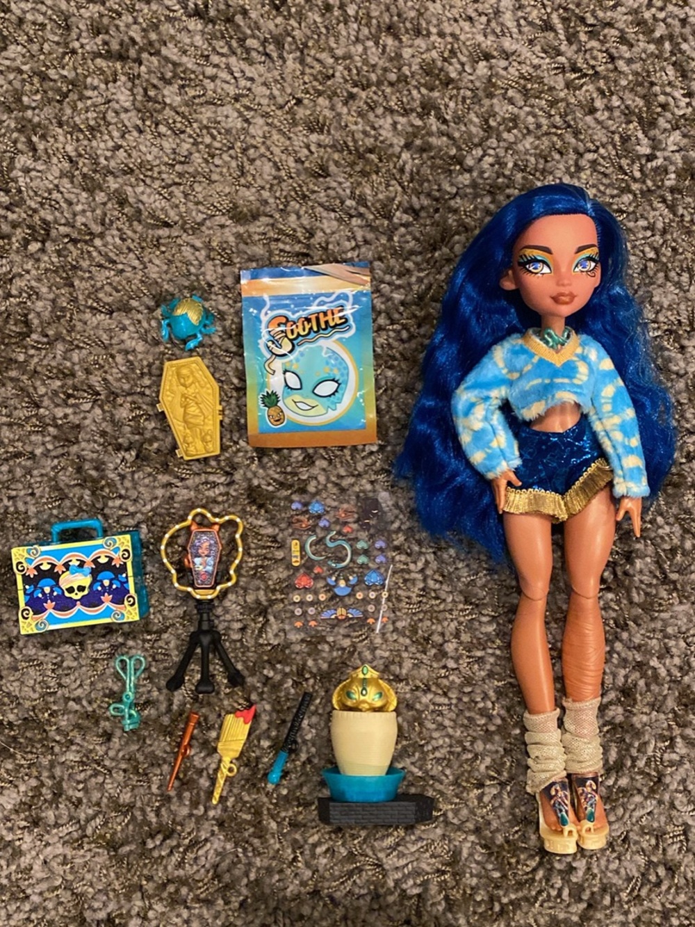 Monster High Cleo De Nile self scare secrets doll and accessories